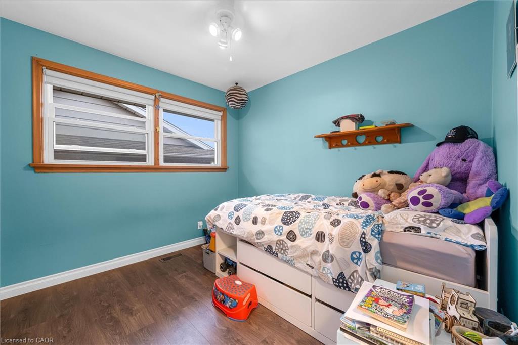 5073 Charles Street, Beamsville, ON - Indoor Photo Showing Bedroom