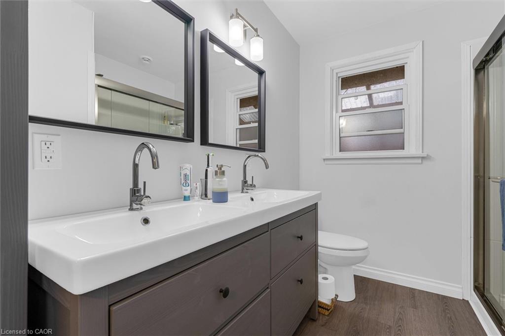 5073 Charles Street, Beamsville, ON - Indoor Photo Showing Bathroom