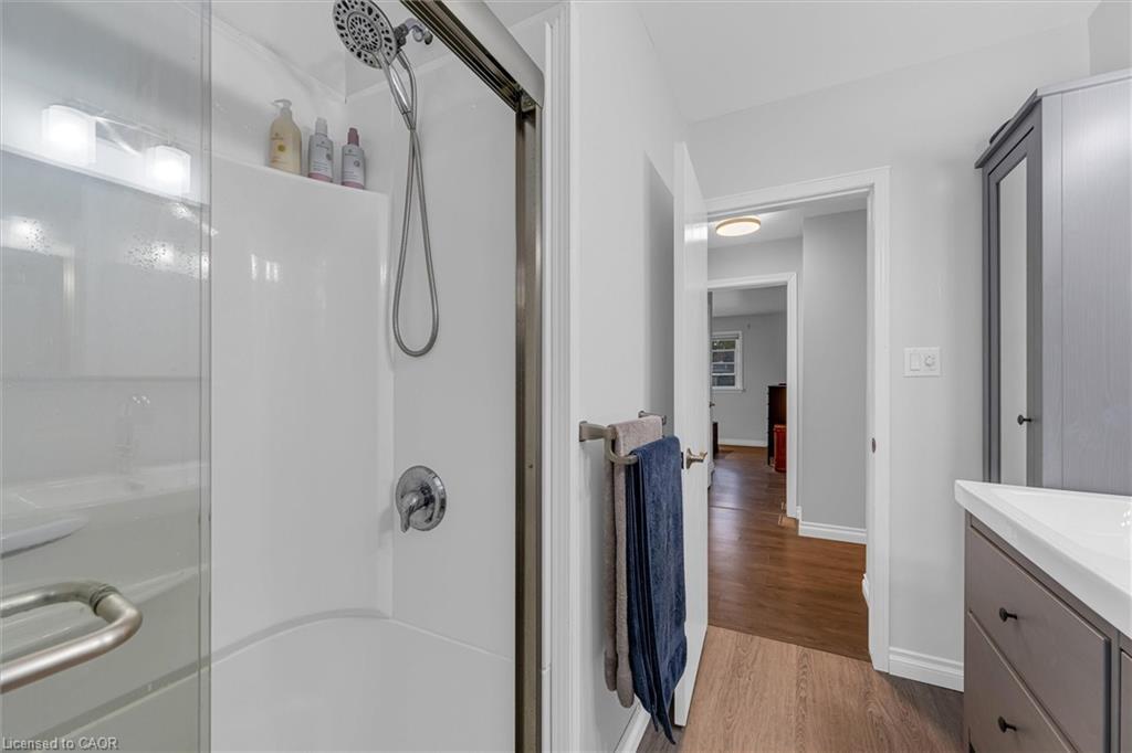 5073 Charles Street, Beamsville, ON - Indoor Photo Showing Bathroom