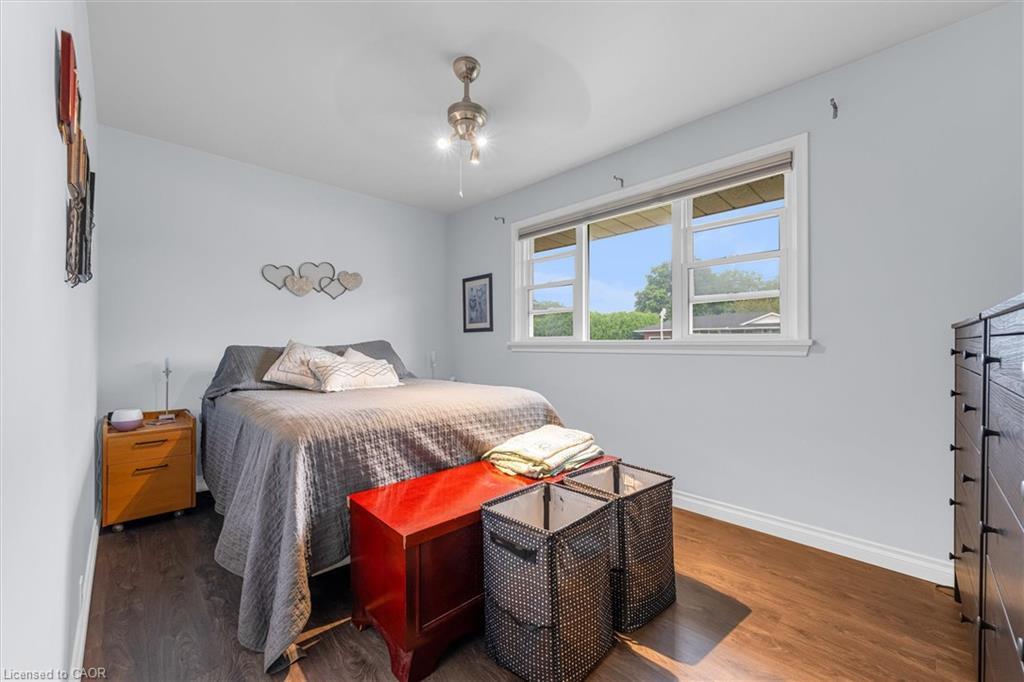 5073 Charles Street, Beamsville, ON - Indoor Photo Showing Bedroom