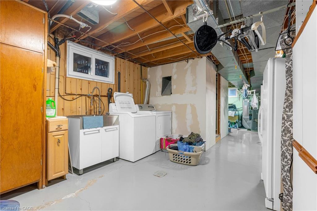5073 Charles Street, Beamsville, ON - Indoor Photo Showing Laundry Room