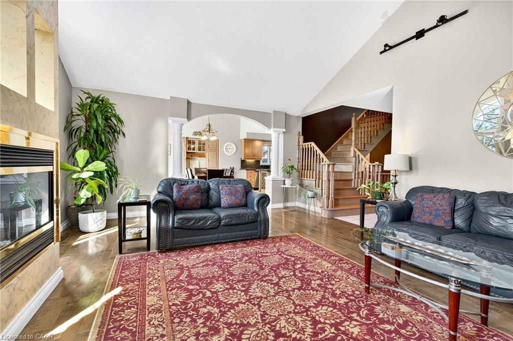 18 Konstantine Court, Hamilton, ON - Indoor Photo Showing Living Room With Fireplace