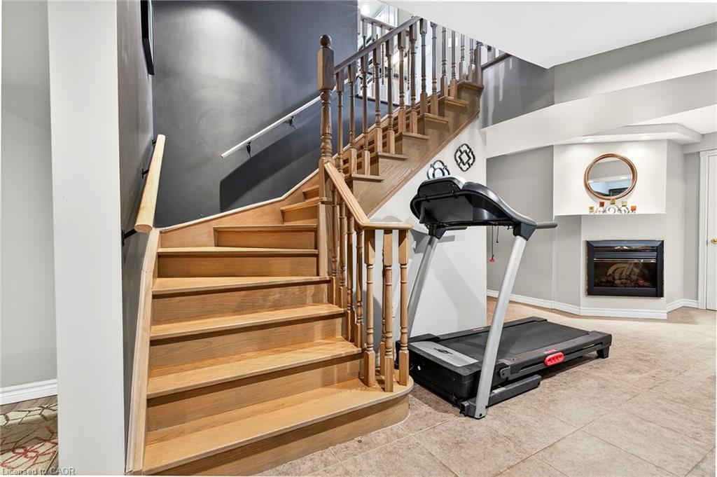 18 Konstantine Court, Hamilton, ON - Indoor Photo Showing Gym Room