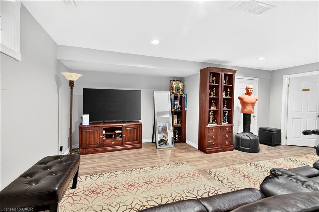 18 Konstantine Court, Hamilton, ON - Indoor