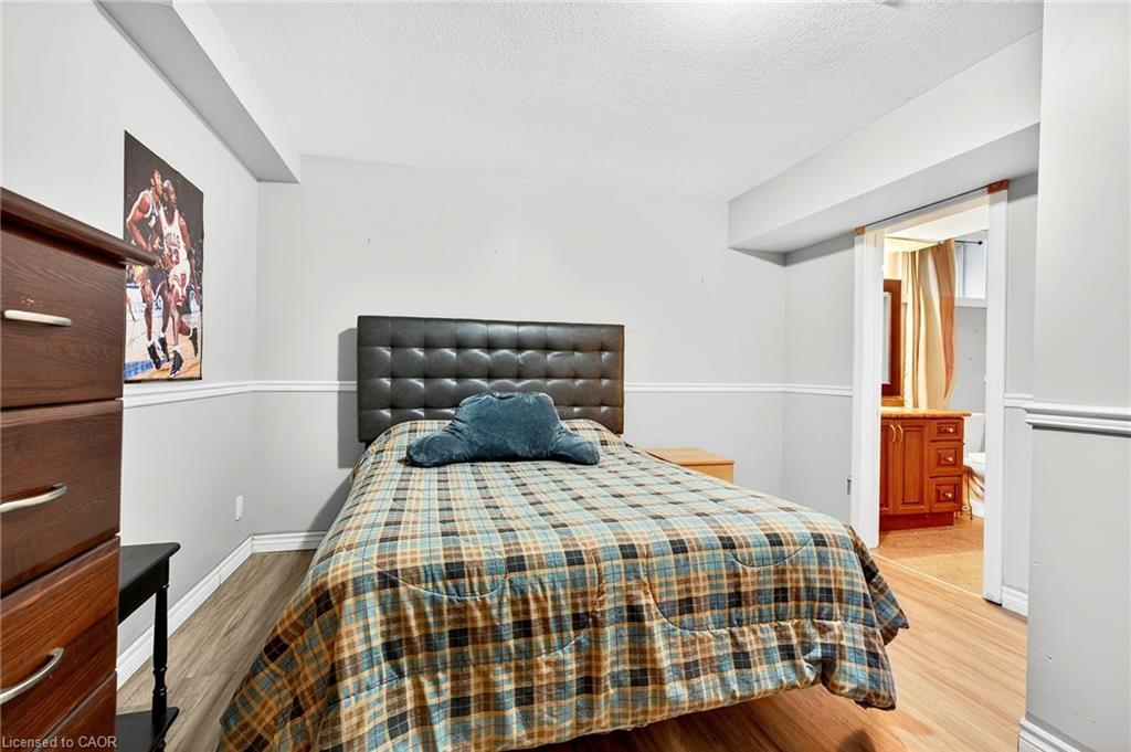 18 Konstantine Court, Hamilton, ON - Indoor Photo Showing Bedroom