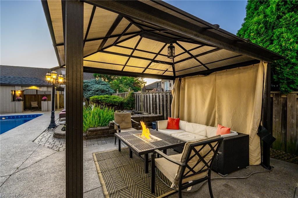 18 Konstantine Court, Hamilton, ON - Outdoor With In Ground Pool With Deck Patio Veranda