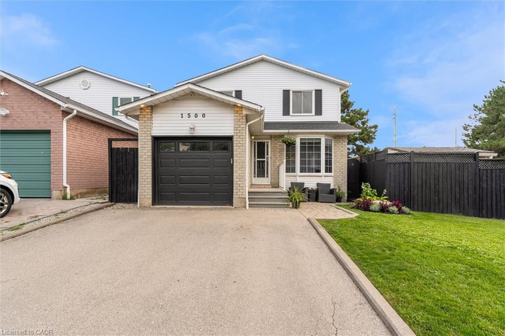 1500 Riley Avenue, Burlington, ON - Outdoor With Facade