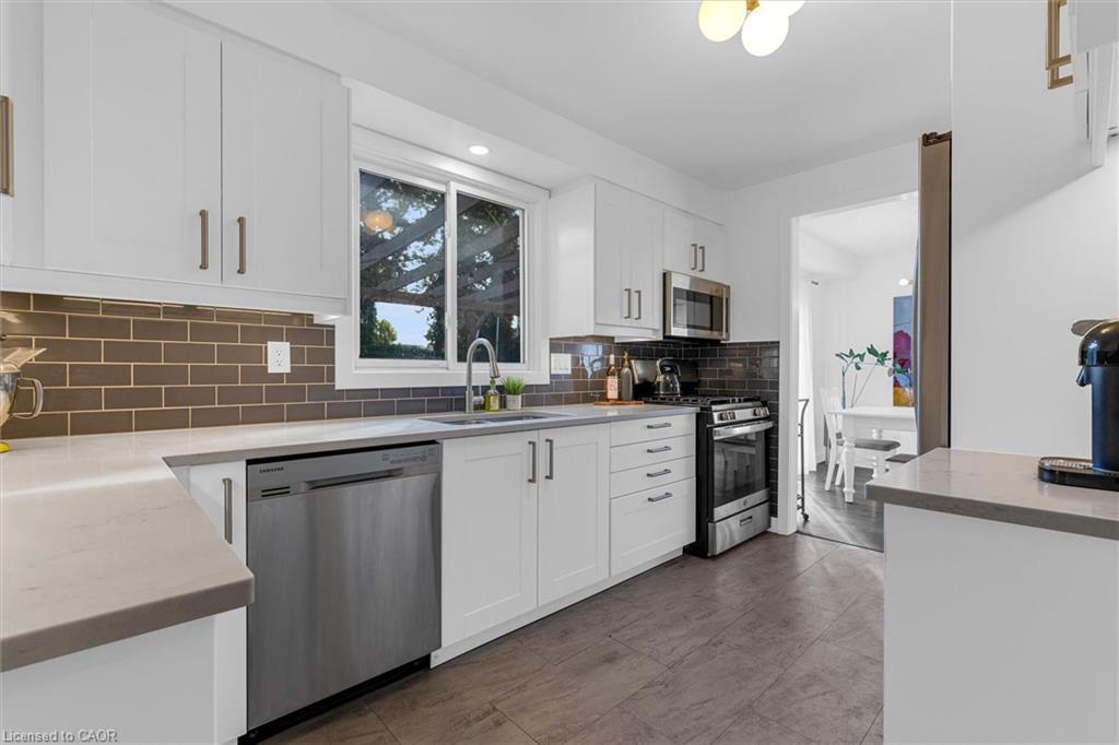1500 Riley Avenue, Burlington, ON - Indoor Photo Showing Kitchen