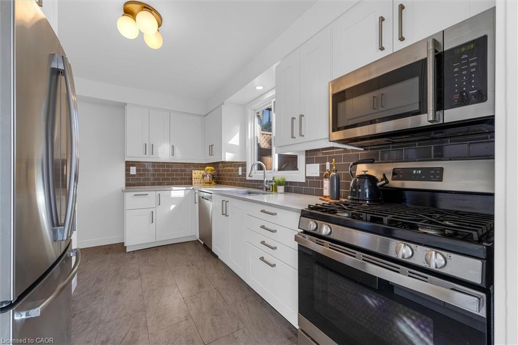 1500 Riley Avenue, Burlington, ON - Indoor Photo Showing Kitchen