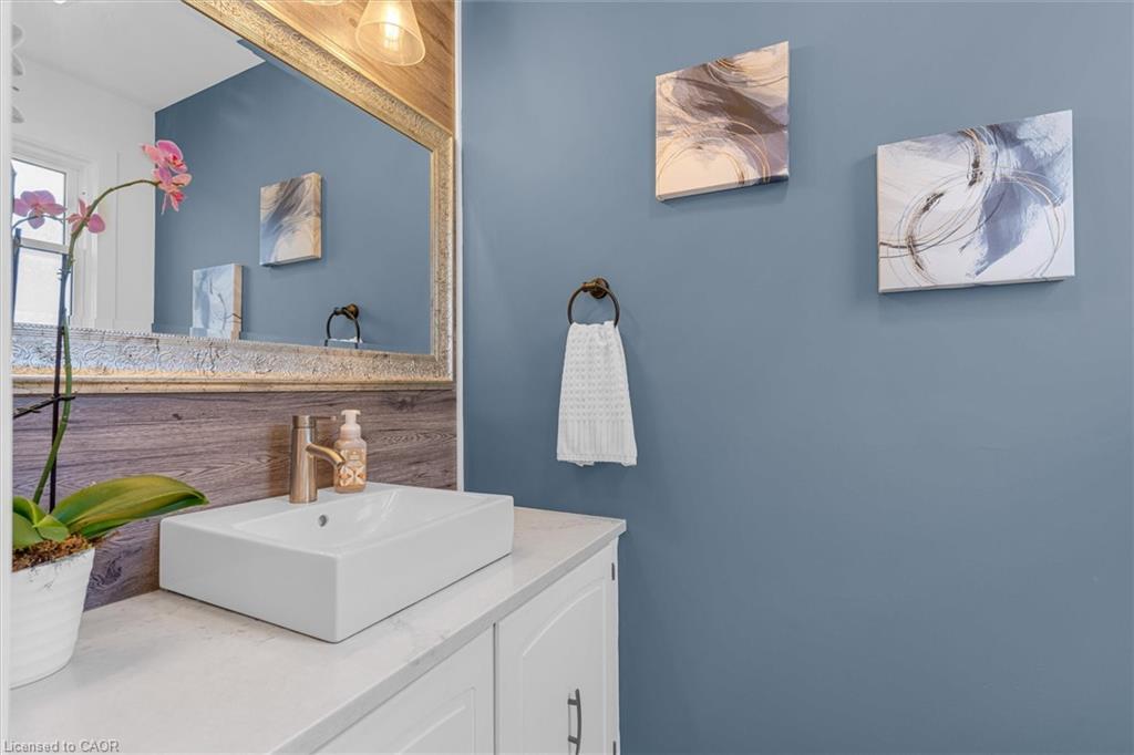 1500 Riley Avenue, Burlington, ON - Indoor Photo Showing Bathroom
