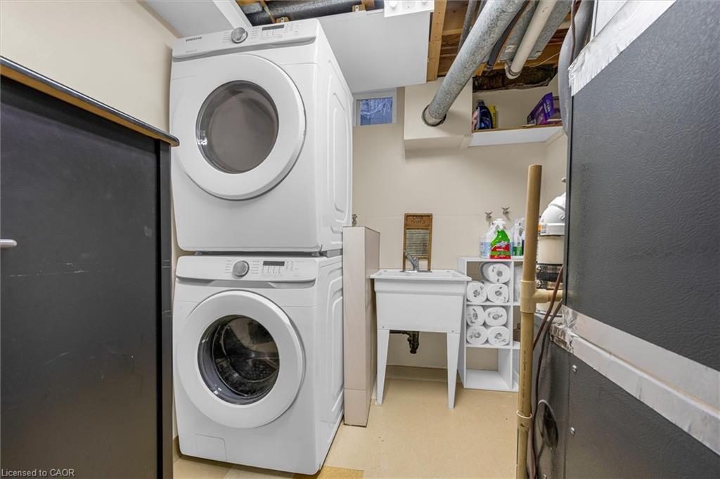 1500 Riley Avenue, Burlington, ON - Indoor Photo Showing Laundry Room