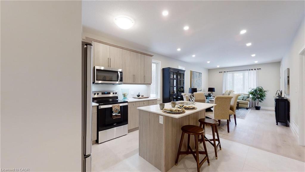 668 Chelton Road, London, ON - Indoor Photo Showing Kitchen With Double Sink