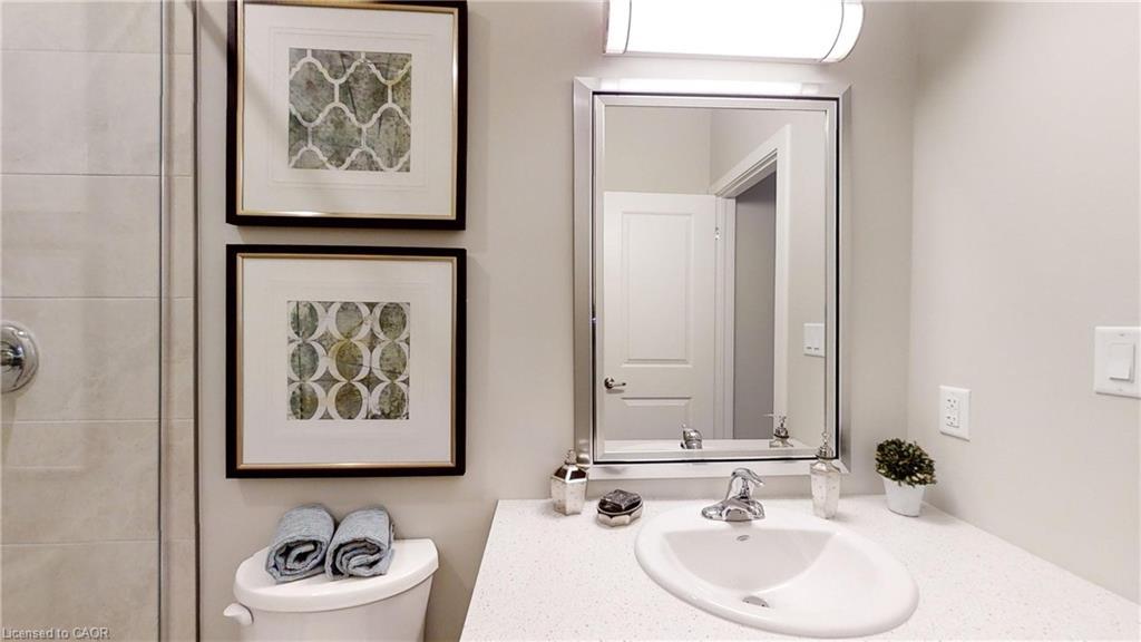 668 Chelton Road, London, ON - Indoor Photo Showing Bathroom