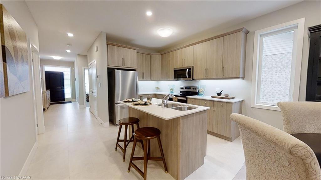 668 Chelton Road, London, ON - Indoor Photo Showing Kitchen With Double Sink