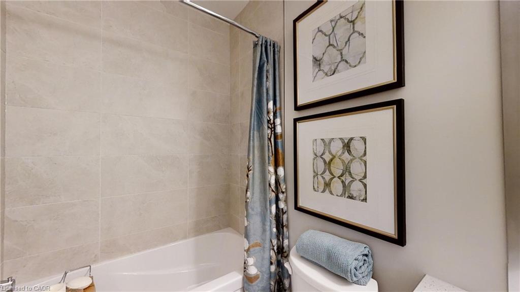 668 Chelton Road, London, ON - Indoor Photo Showing Bathroom