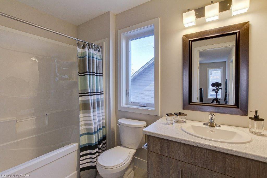 2274 Southport Crescent, London, ON - Indoor Photo Showing Bathroom