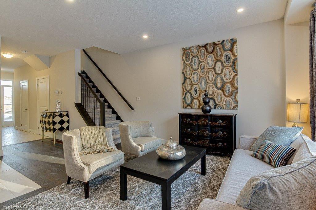 2258 Southport Crescent, London, ON - Indoor Photo Showing Living Room