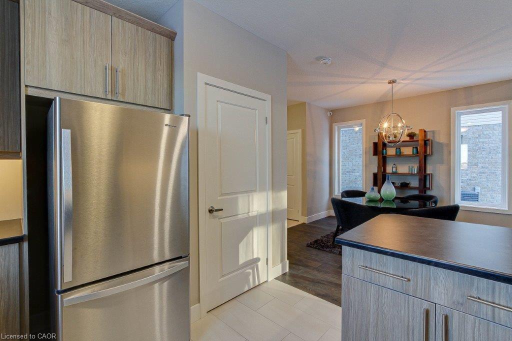 2100 Evans Boulevard, London, ON - Indoor Photo Showing Kitchen