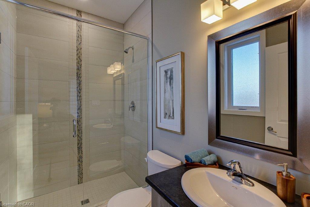 2100 Evans Boulevard, London, ON - Indoor Photo Showing Bathroom