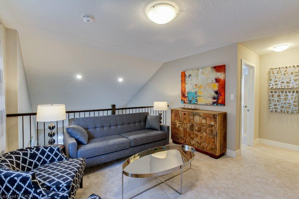 2100 Evans Boulevard, London, ON - Indoor Photo Showing Living Room