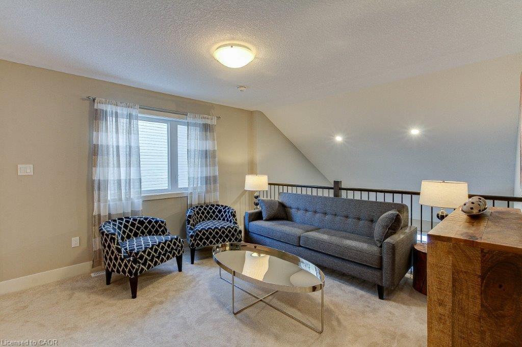 2100 Evans Boulevard, London, ON - Indoor Photo Showing Living Room