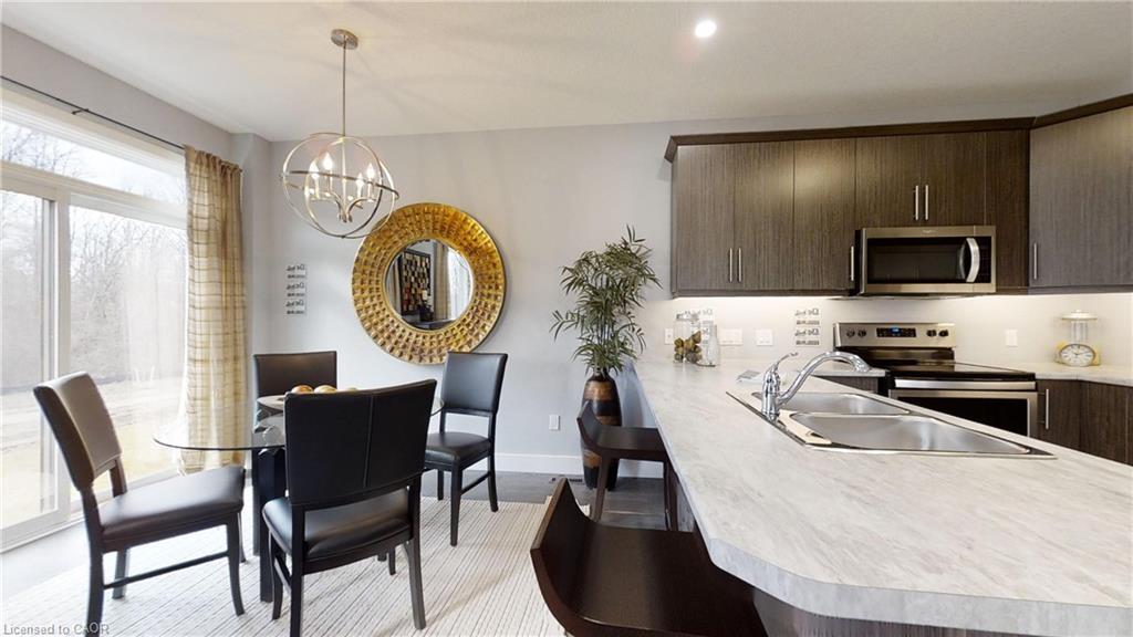 2024 Evans Boulevard, London, ON - Indoor Photo Showing Other Room