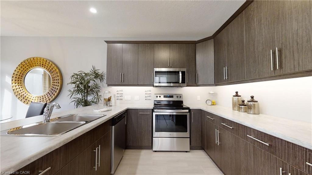 2024 Evans Boulevard, London, ON - Indoor Photo Showing Kitchen With Double Sink With Upgraded Kitchen
