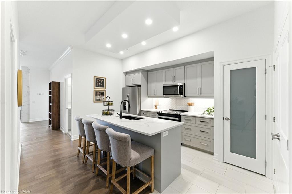 207-1880 Gordon Street, Guelph, ON - Indoor Photo Showing Kitchen With Upgraded Kitchen