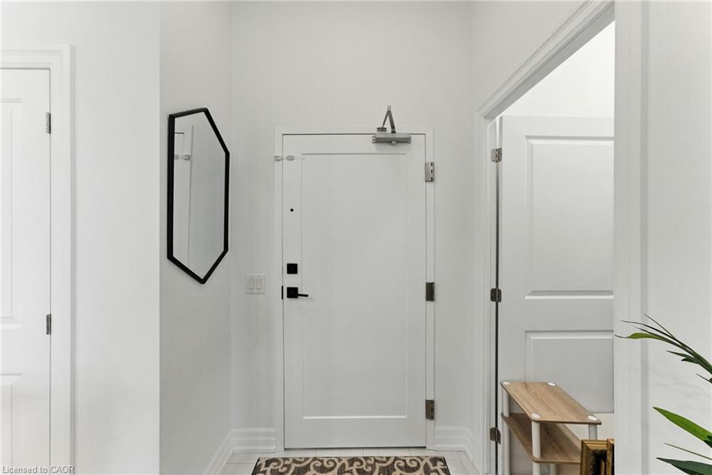 207-1880 Gordon Street, Guelph, ON - Indoor Photo Showing Other Room