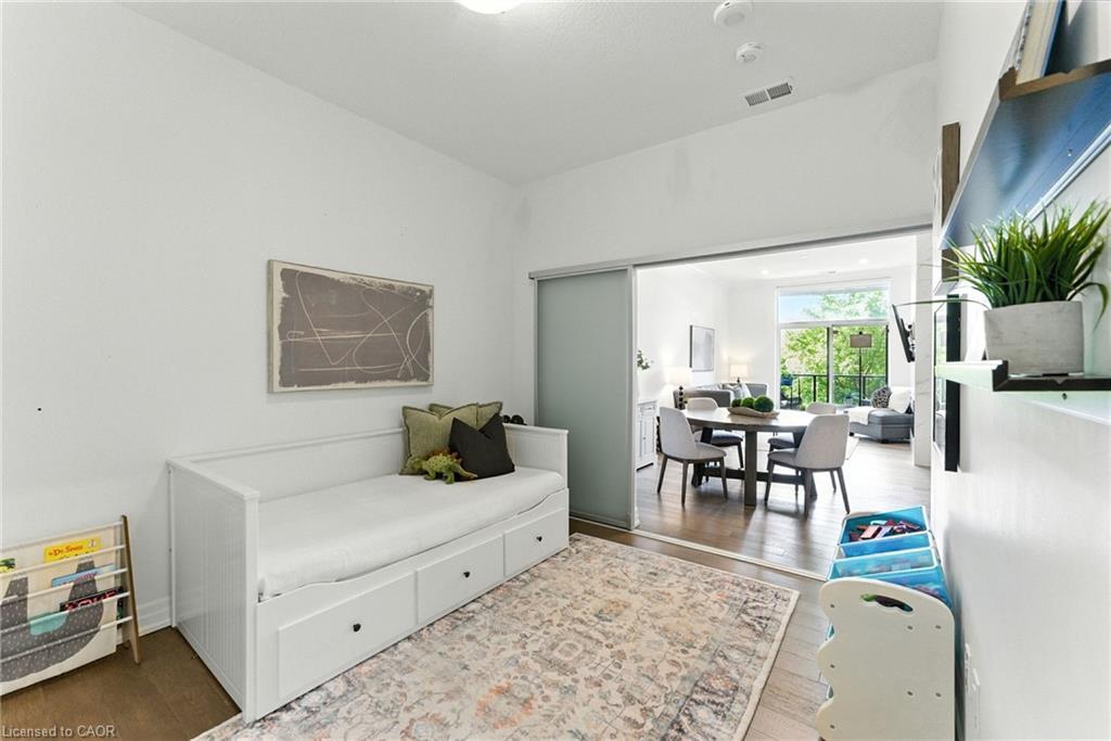 207-1880 Gordon Street, Guelph, ON - Indoor Photo Showing Bedroom