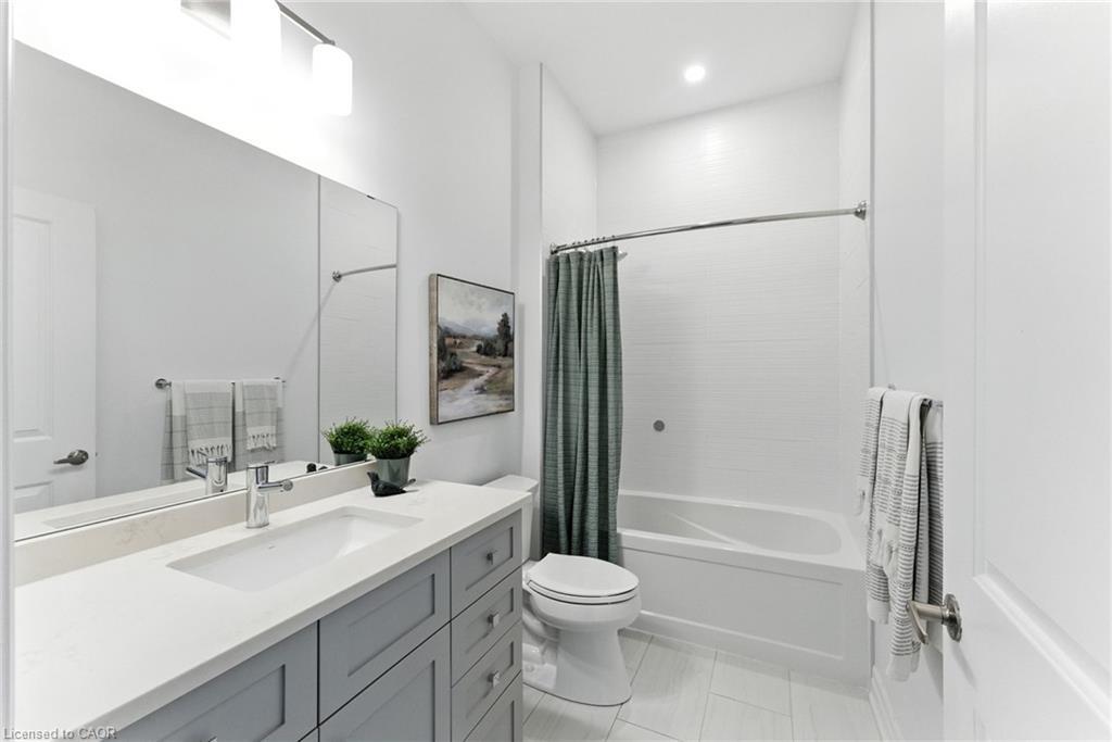207-1880 Gordon Street, Guelph, ON - Indoor Photo Showing Bathroom