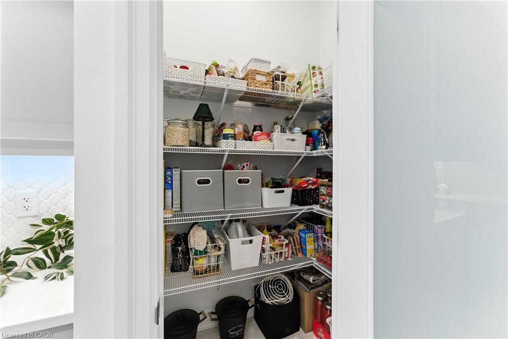 207-1880 Gordon Street, Guelph, ON - Indoor