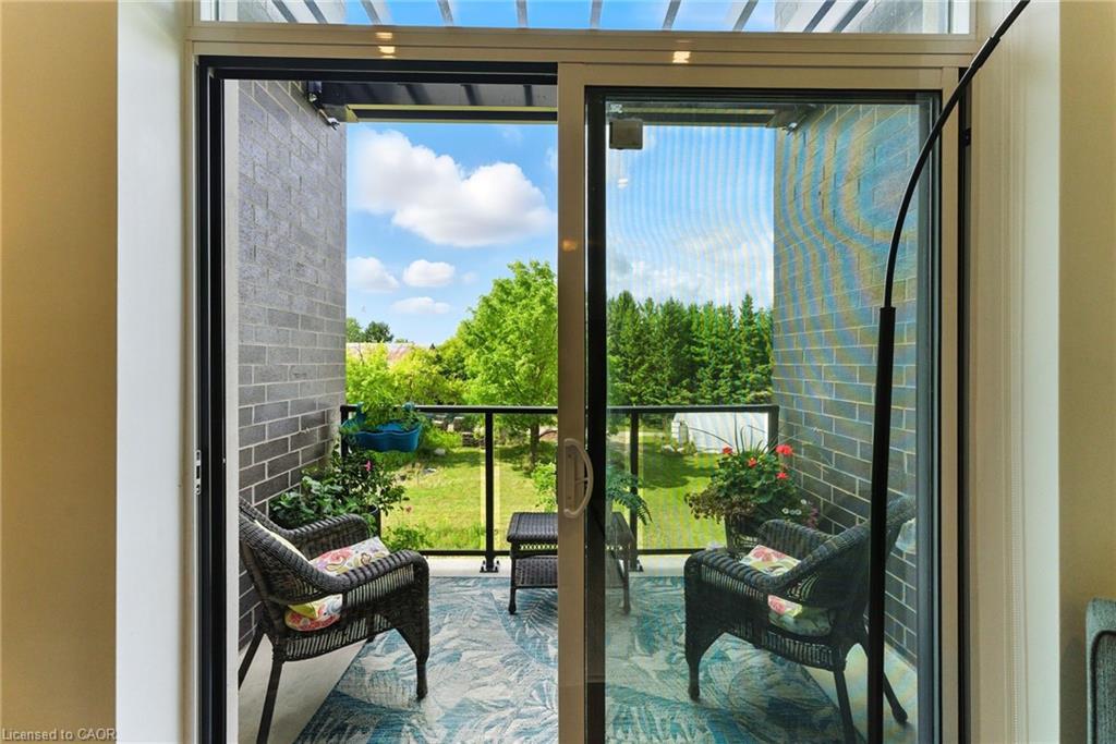 207-1880 Gordon Street, Guelph, ON - With Exterior