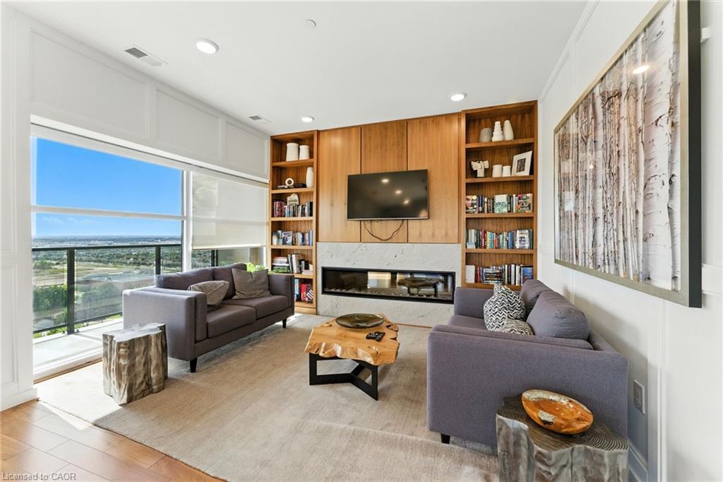 207-1880 Gordon Street, Guelph, ON - Indoor Photo Showing Living Room