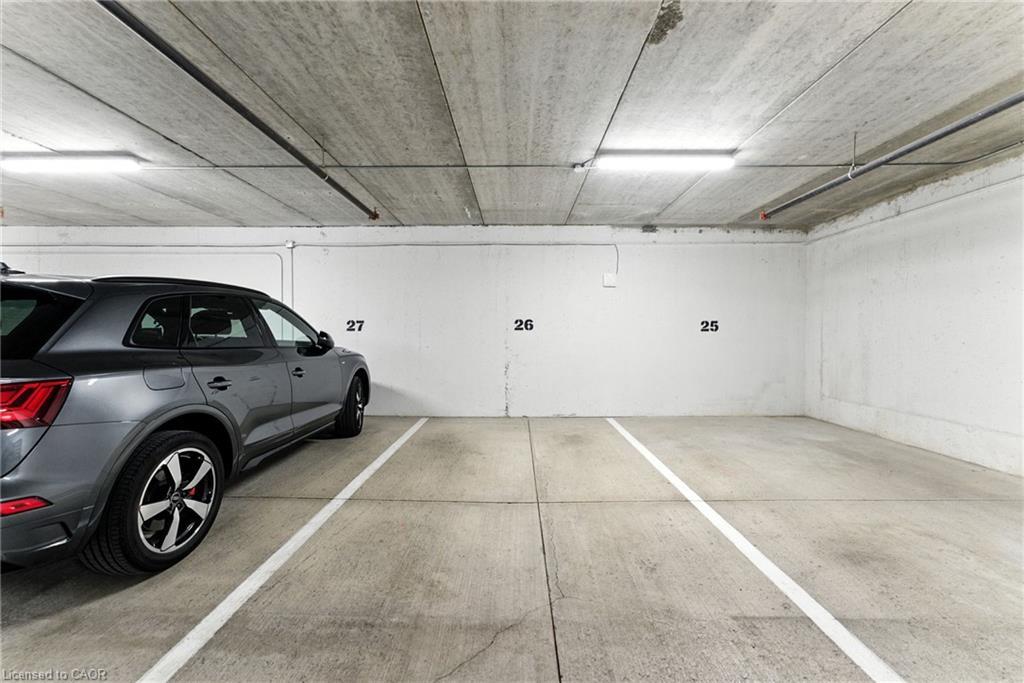 207-1880 Gordon Street, Guelph, ON - Indoor Photo Showing Garage