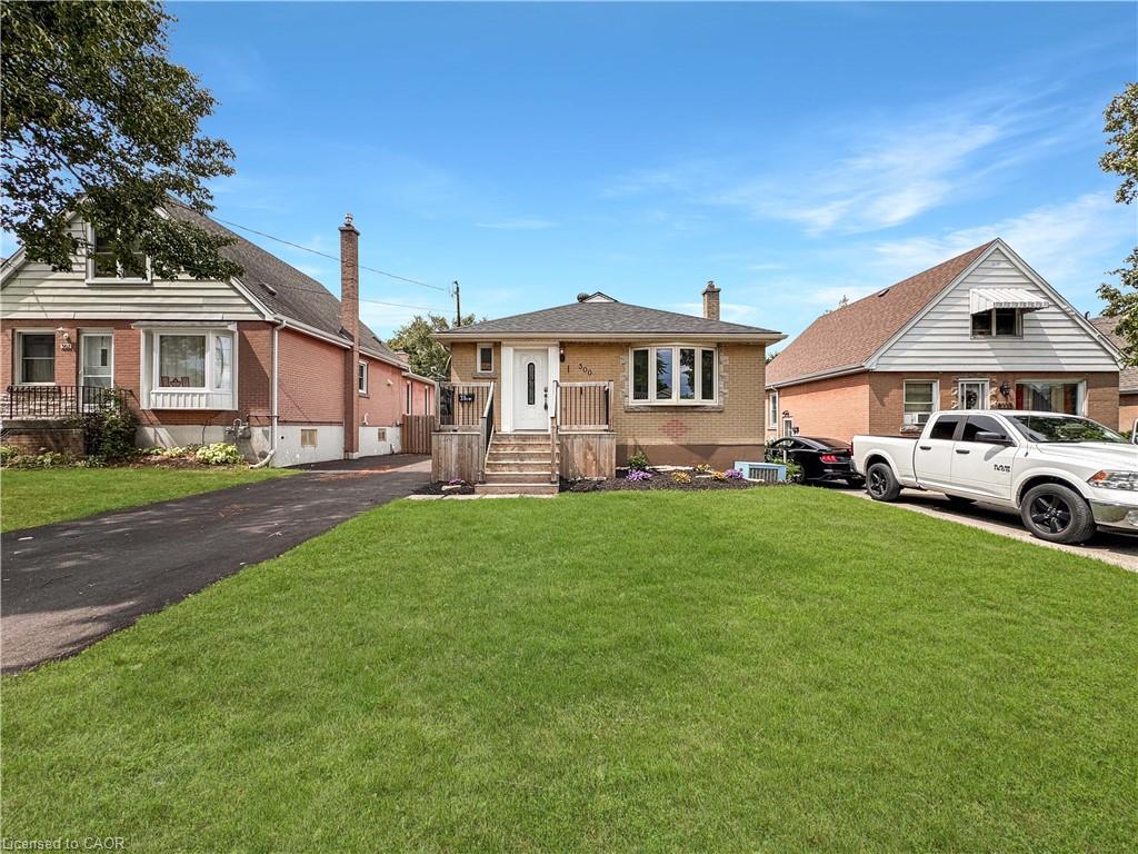 300 East 32Nd Street, Hamilton, ON - Outdoor With Facade