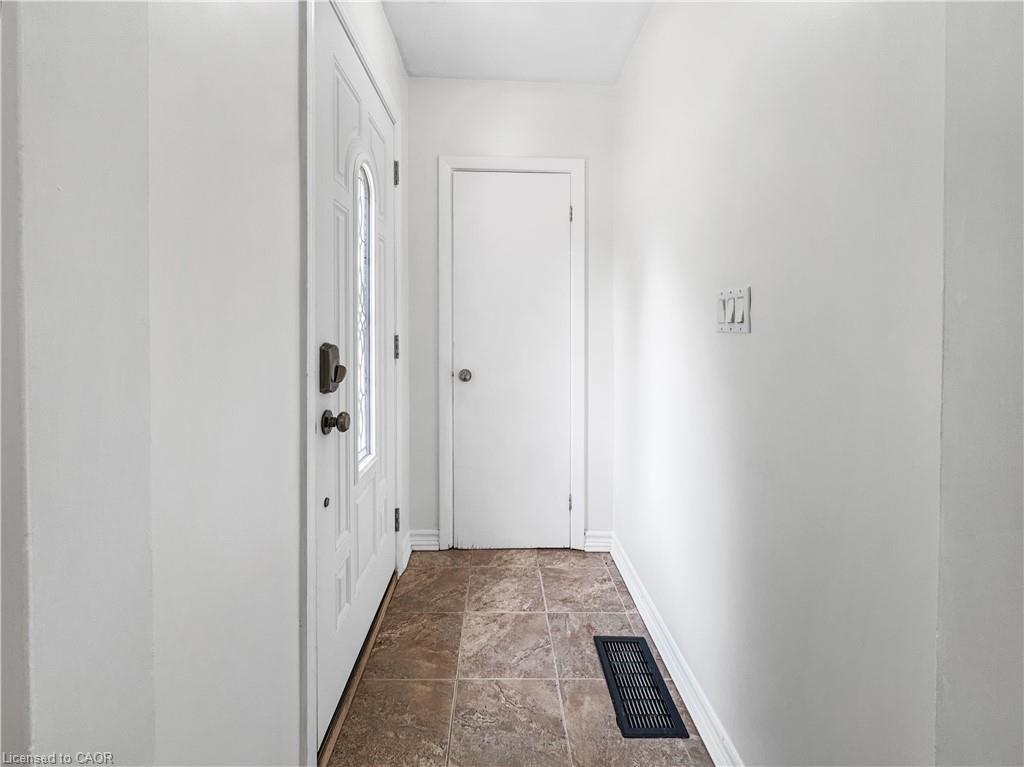 300 East 32Nd Street, Hamilton, ON - Indoor Photo Showing Other Room