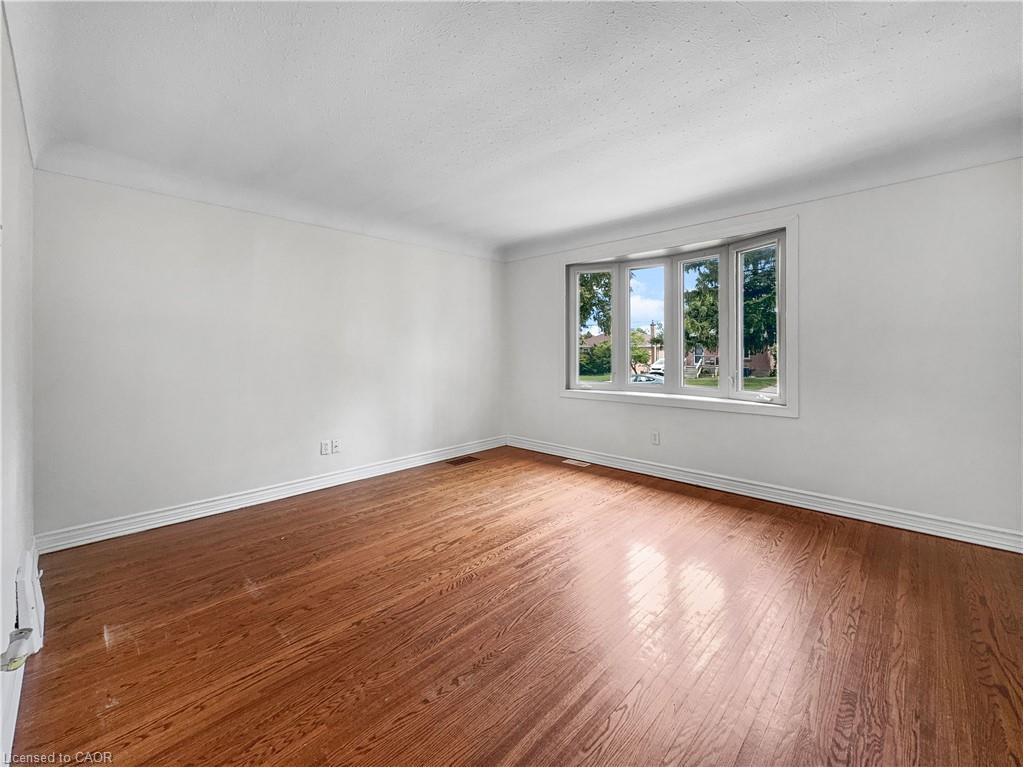 300 East 32Nd Street, Hamilton, ON - Indoor Photo Showing Other Room