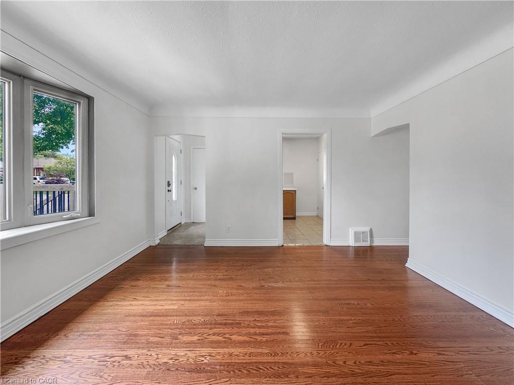 300 East 32Nd Street, Hamilton, ON - Indoor Photo Showing Other Room