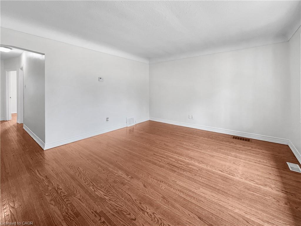 300 East 32Nd Street, Hamilton, ON - Indoor Photo Showing Other Room