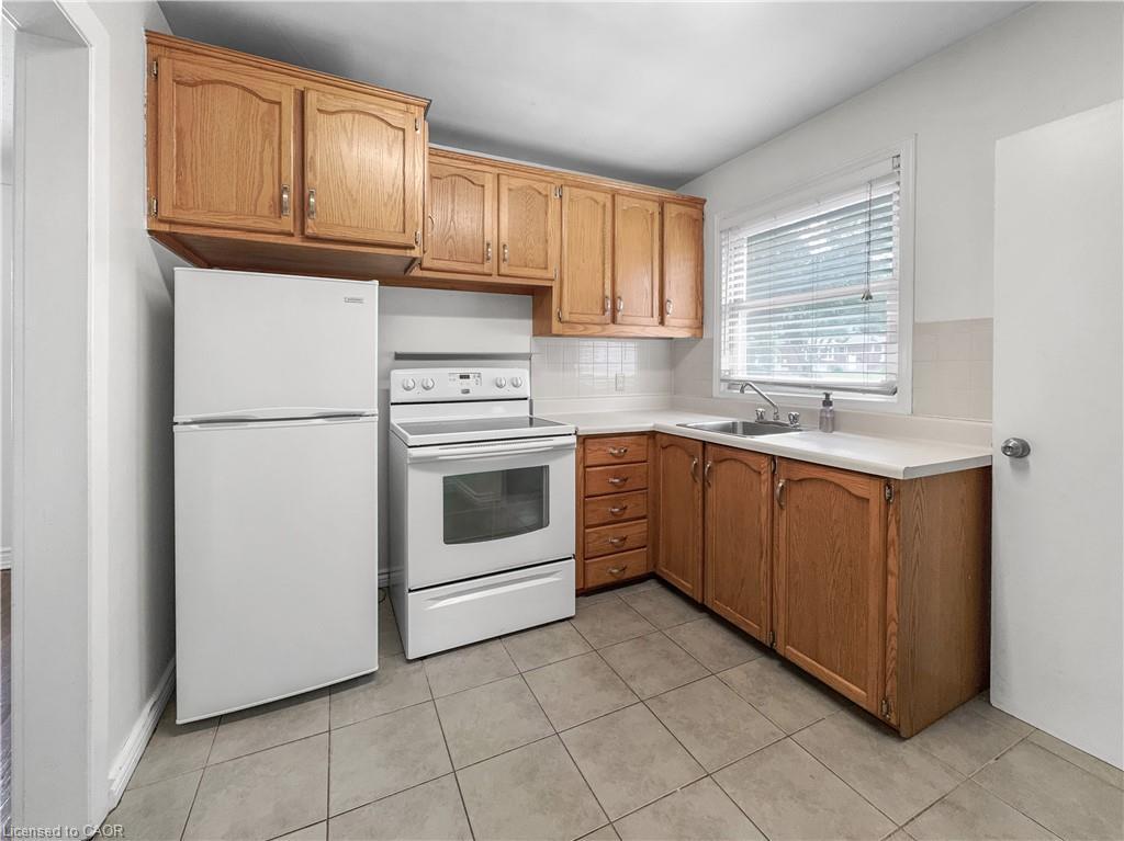 300 East 32Nd Street, Hamilton, ON - Indoor Photo Showing Kitchen