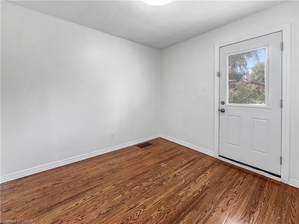 300 East 32Nd Street, Hamilton, ON - Indoor Photo Showing Other Room
