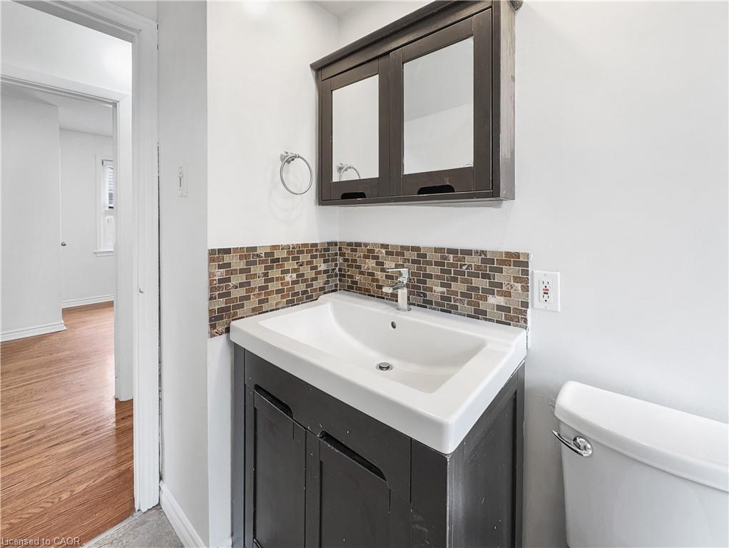 300 East 32Nd Street, Hamilton, ON - Indoor Photo Showing Bathroom