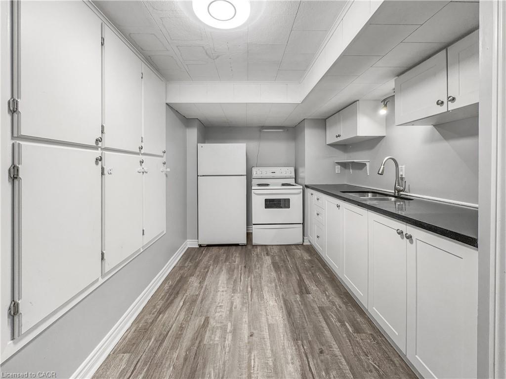 300 East 32Nd Street, Hamilton, ON - Indoor Photo Showing Kitchen
