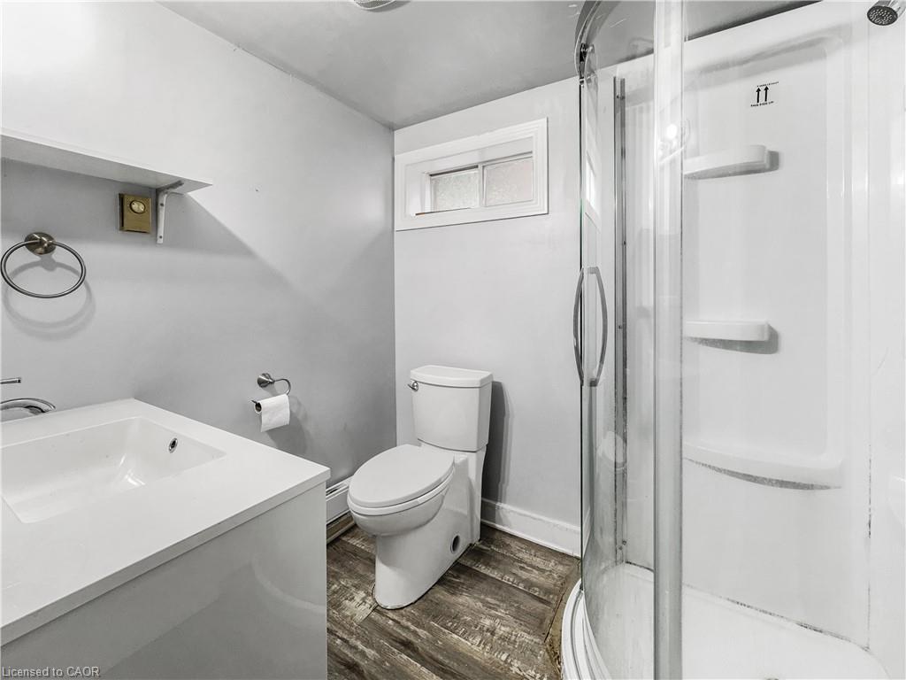 300 East 32Nd Street, Hamilton, ON - Indoor Photo Showing Bathroom