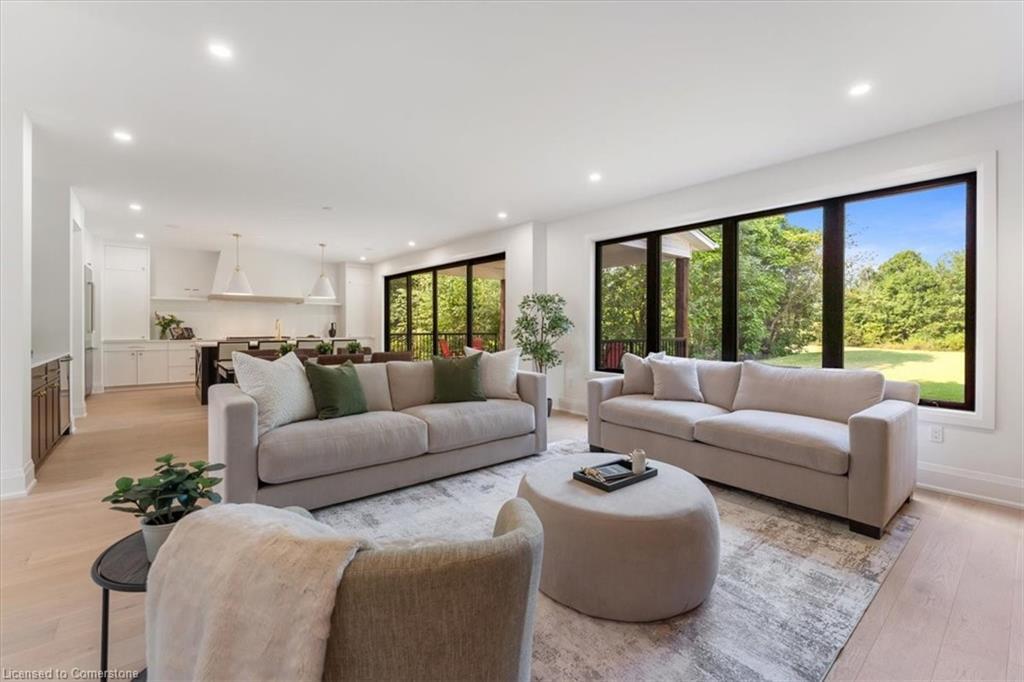 81 Doans Ridge Road, Welland, ON - Indoor Photo Showing Living Room