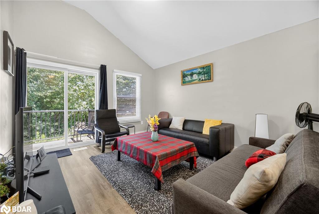 364 Beachwood Avenue, London, ON - Indoor Photo Showing Living Room