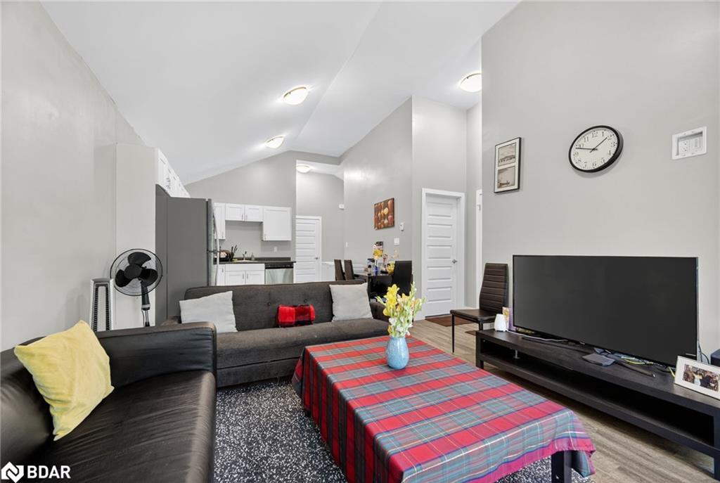 364 Beachwood Avenue, London, ON - Indoor Photo Showing Living Room