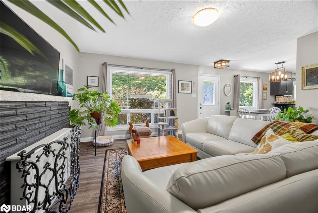 364 Beachwood Avenue, London, ON - Indoor Photo Showing Living Room