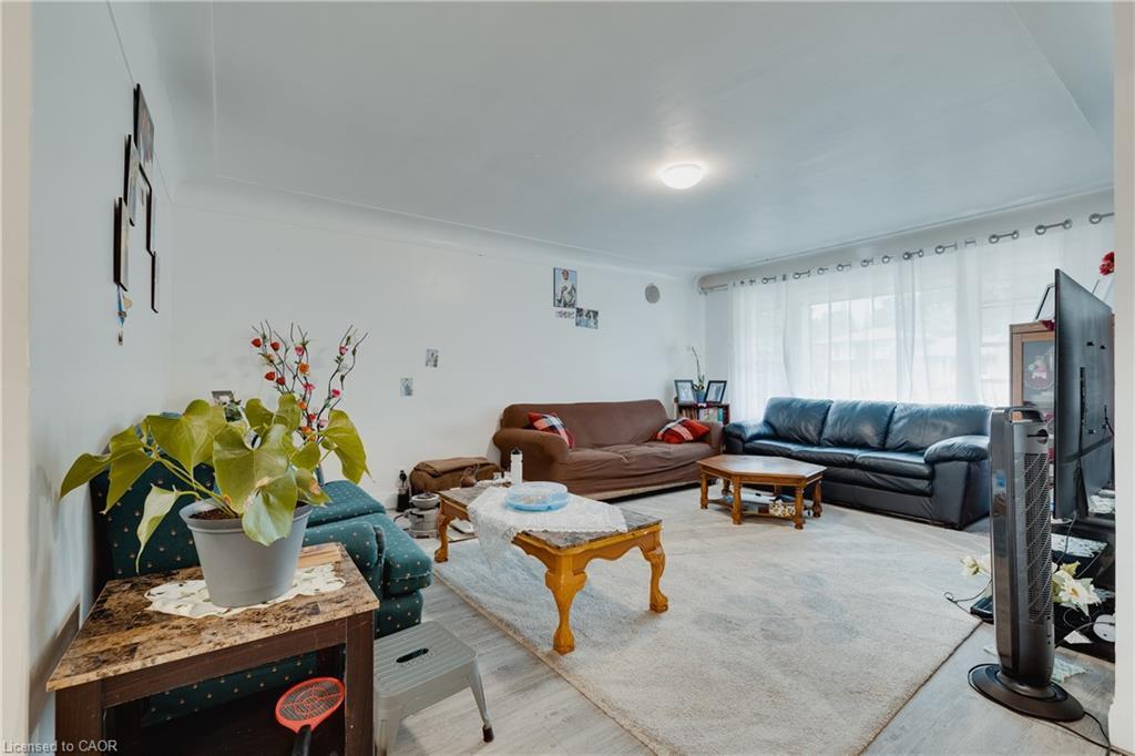 189 Gatewood Road, Kitchener, ON - Indoor Photo Showing Living Room